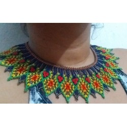 COLLAR HECHO EN MOSTACILLA CHECA