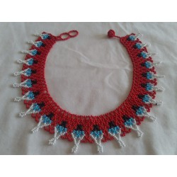 COLLAR HECHO EN MOSTACILLA CHECA