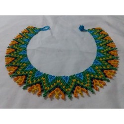 COLLAR HECHO EN MOSTACILLA CHECA