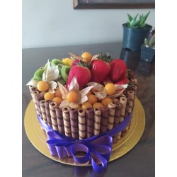 TORTA MILANESA DE FRUTAS Y CONOS DE CHOCOLATES