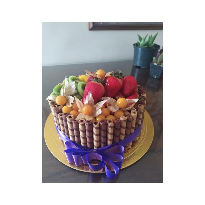 TORTA MILANESA DE FRUTAS Y CONOS DE CHOCOLATES